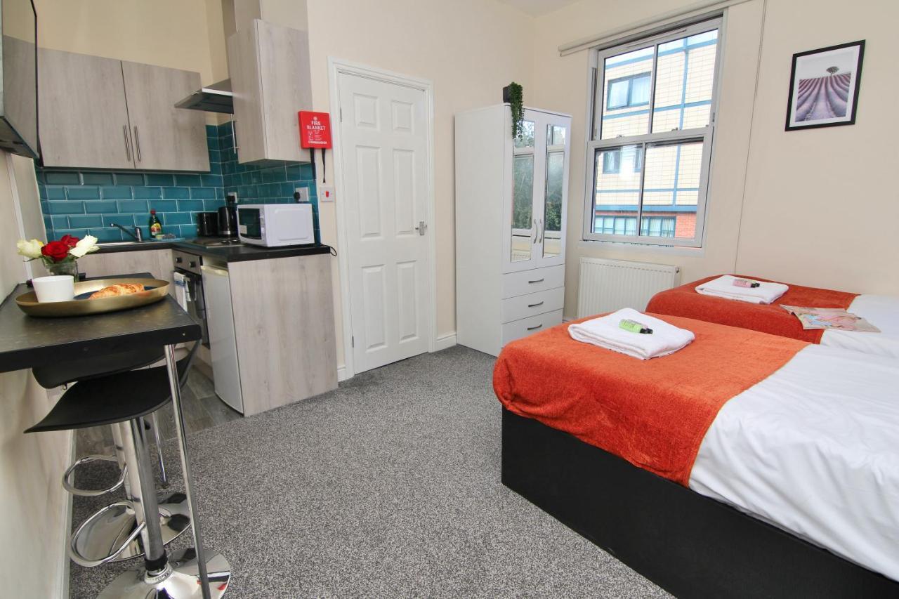 Lovely Twin Bed Studio Near Coventry Shopping Centre Exterior photo